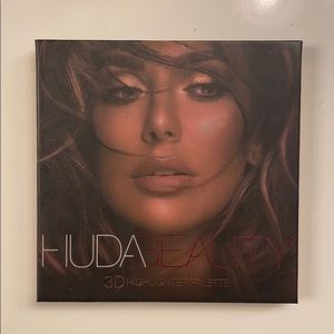 Huda Beauty highlight palette